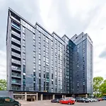 Modern Apartment In Old Trafford, Balcony, Sleeps6